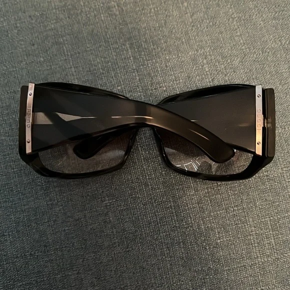 Gucci Sunglasses - Picture 2 of 6